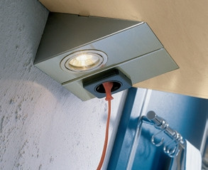 Trapez - cветильник для освещения кухонных столешниц, с розетками в линейке, фото 2