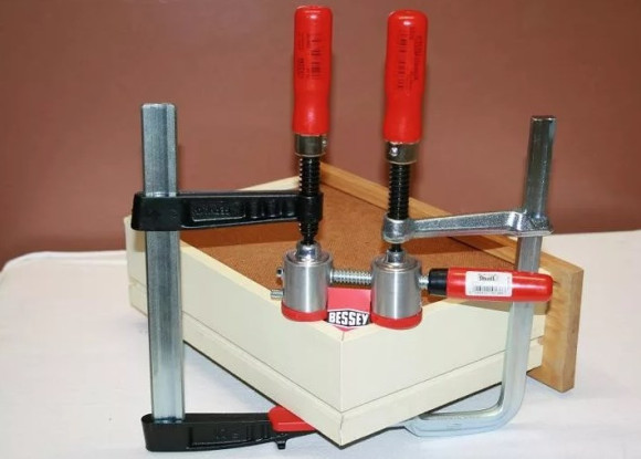 Зажим для скосов Bessey GSP - пример использования, ф.1 Зажим для скосов Bessey GSP - пример использования, ф.1