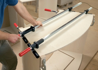 Корпусное зажимное устройство (cтрубцина) Bessey KS - пример использования Корпусное зажимное устройство (cтрубцина) Bessey KS - пример использования