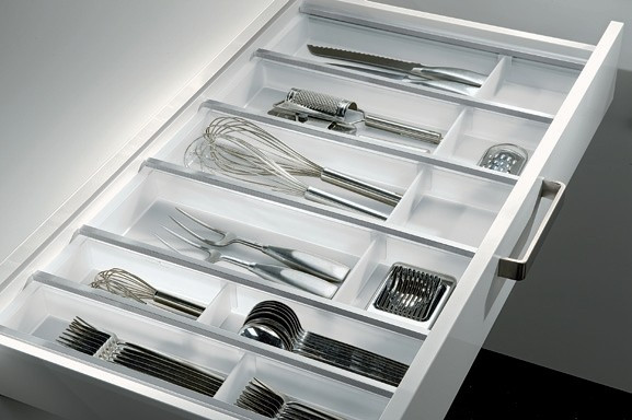 Лоток для столовых приборов Cuisio, белый, для шкафа 900мм, в интерьере (Ninka, Германия) Лоток для столовых приборов Cuisio, белый, для шкафа 900мм, в интерьере (Ninka, Германия)