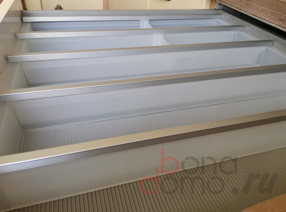 Аксессуары к лоткам для столовых приборов Ninka Cuisio - применение боковой стенки, 5