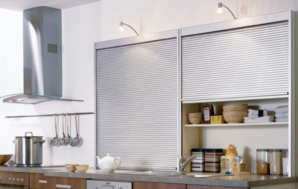 Светильник с поворотной головкой для монтажа над шкафами, серия 1815 (Elektra, Германия) - в интерьере