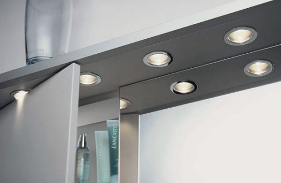 Врезной мебельный светильник с пониженной температурой на поверхности KBS (Hera, Германия) - в интерьере