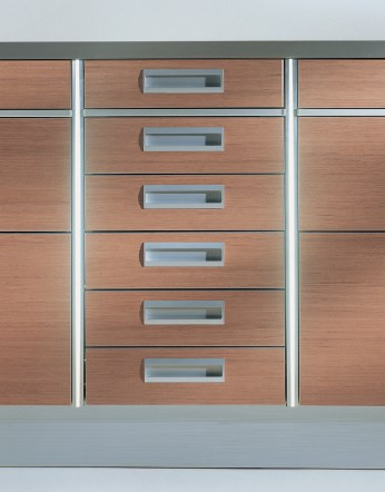 Светящаяся панель (светильник) для монтажа между навесными шкафами Lichtwange (Wipo, Германия) - в исполнении для нижних шкафов кухни Светящаяся панель (светильник) для монтажа между навесными шкафами Lichtwange (Wipo, Германия) - в исполнении для нижних шкафов кухни